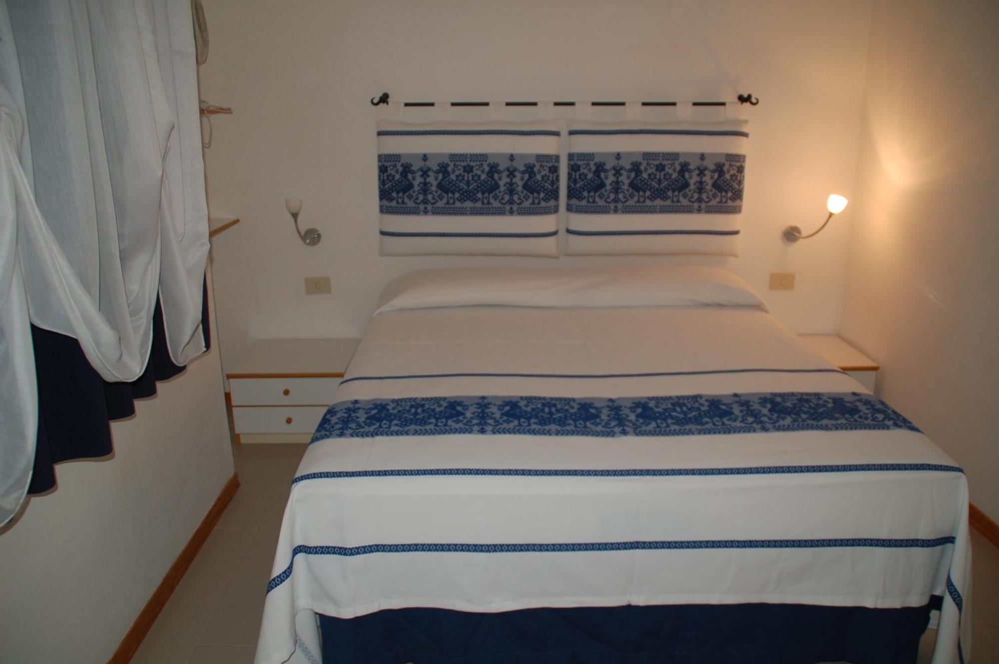 Residence Porto Coda Cavallo Сан-Теодоро Екстер'єр фото
